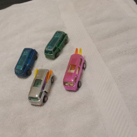 Vintage & Newer Hot Wheels Beach Bomb lot X 4!!!🔥🔥🔥🔥🔥 - Picture 9 of 13